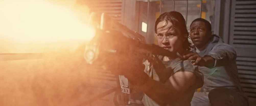Rain takes on a swarm of xenomorphs with the help of an&nbsp;FF-44AA Pulse Rifle. Images courtesy 20th Century Studios.