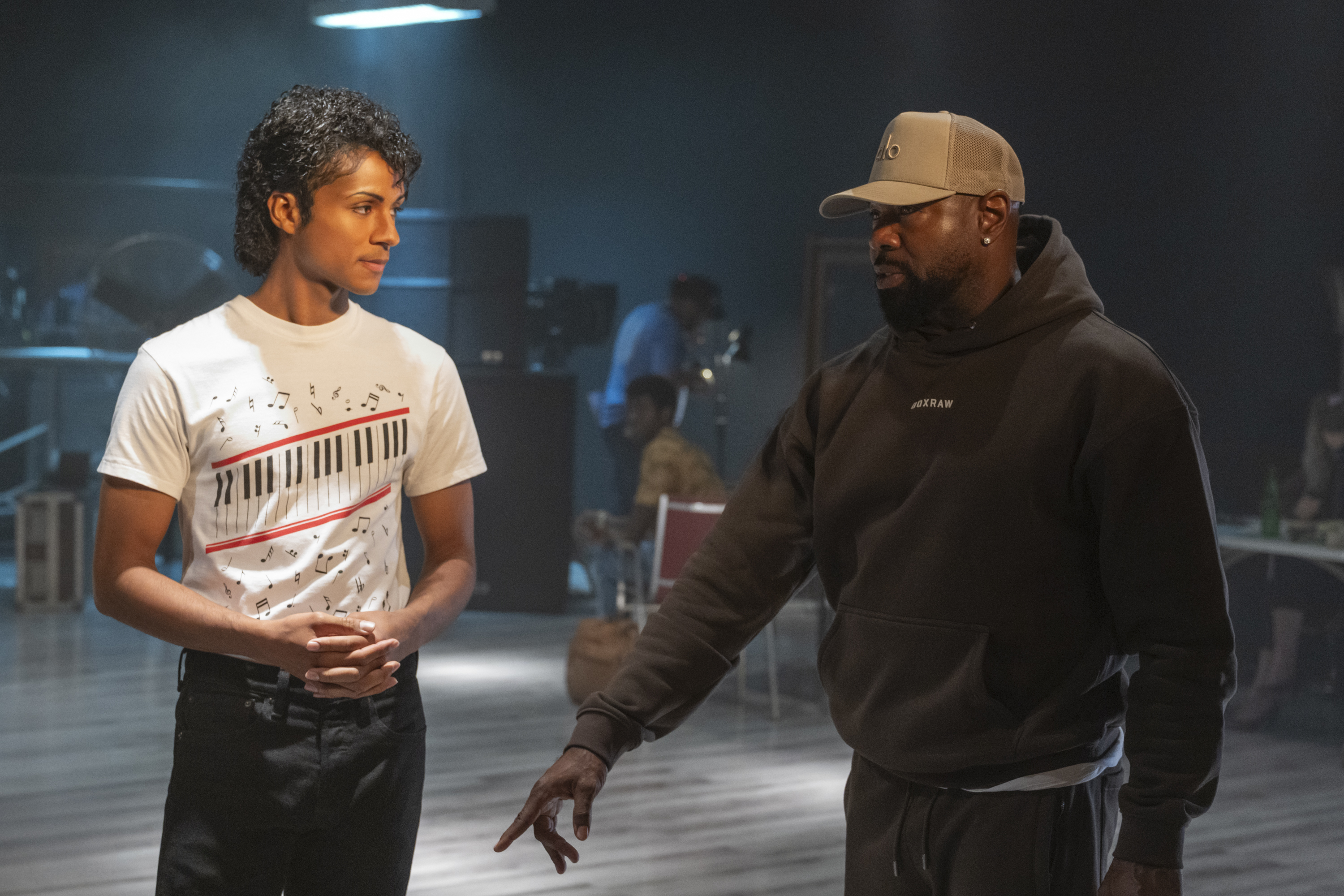 Jaafar Jackson in makeup as Michael Jackson and director Antoine Fuqua confer during the shooting of the 'Beat It' music video scene in Michael. Image courtesy Lionsgate.
