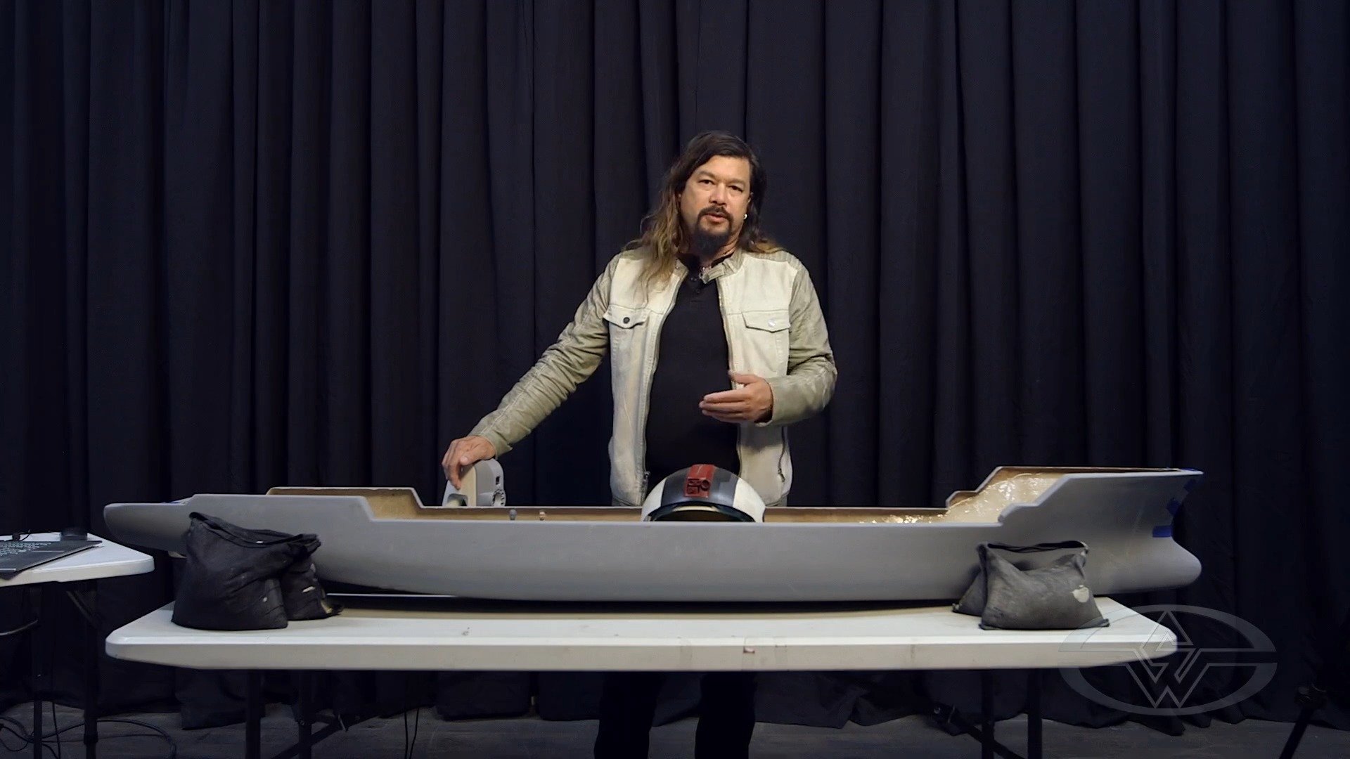 Fon Davis explains that it's best to do laser scanning for larger objects in a low-lit area where there are no visible distractions in your background.